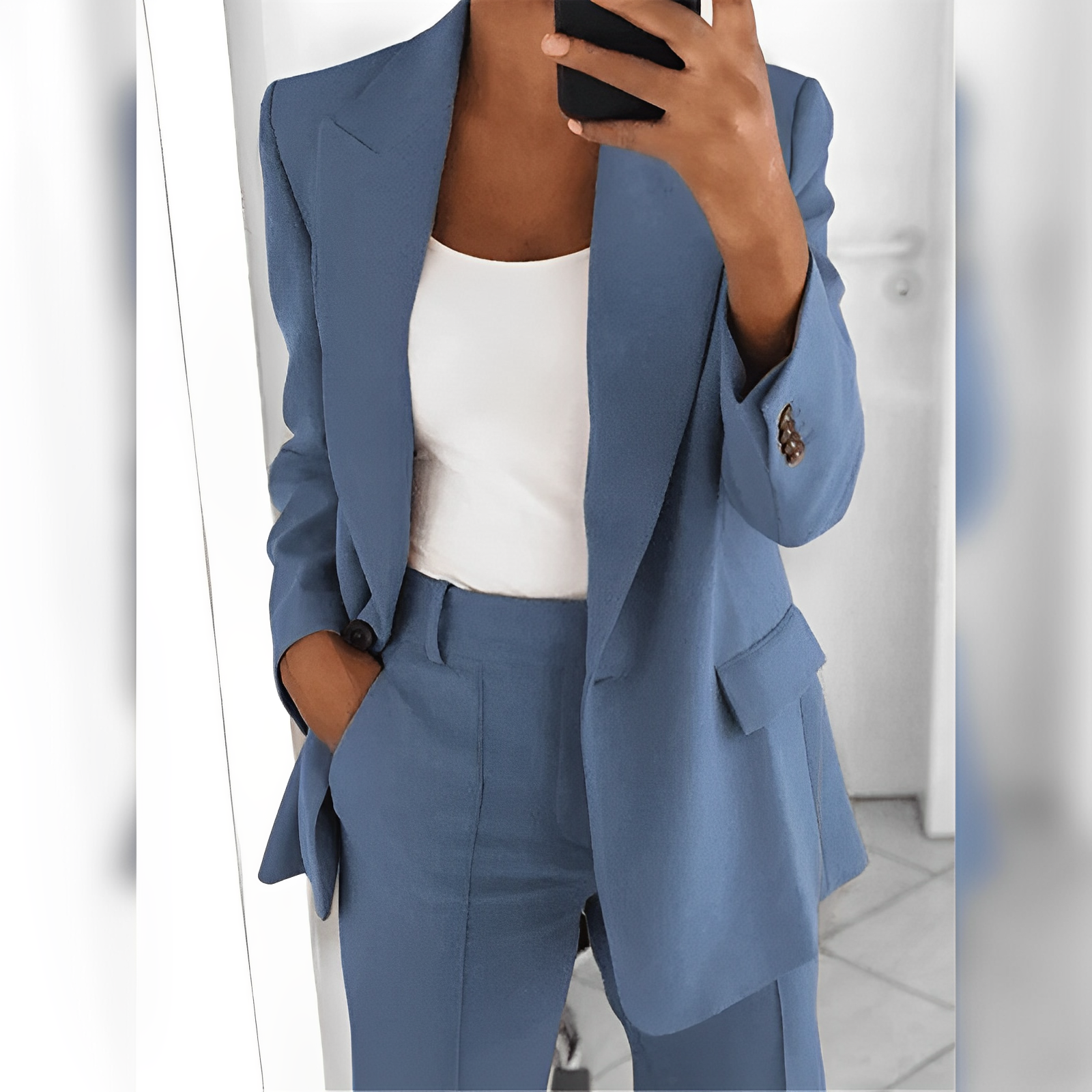 Isabeau – Stylish Ladies Suit
